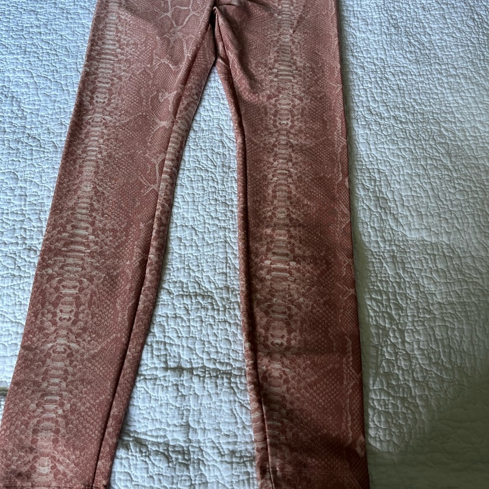 KORAL Stylish Pink Snake Print Leggings SIZE L